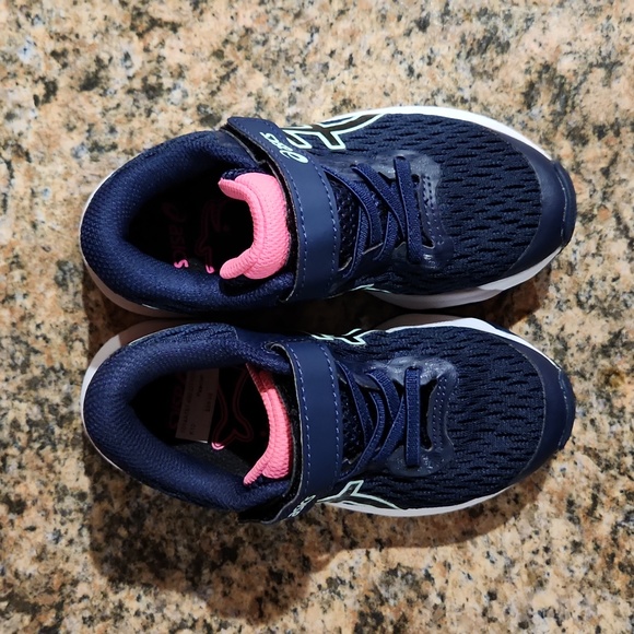 NIB Toddler Asics Size 10 - Picture 3 of 8